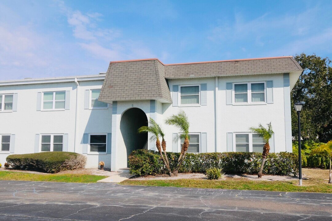 229 S McMullen Booth Rd in Clearwater, FL - Building Photo