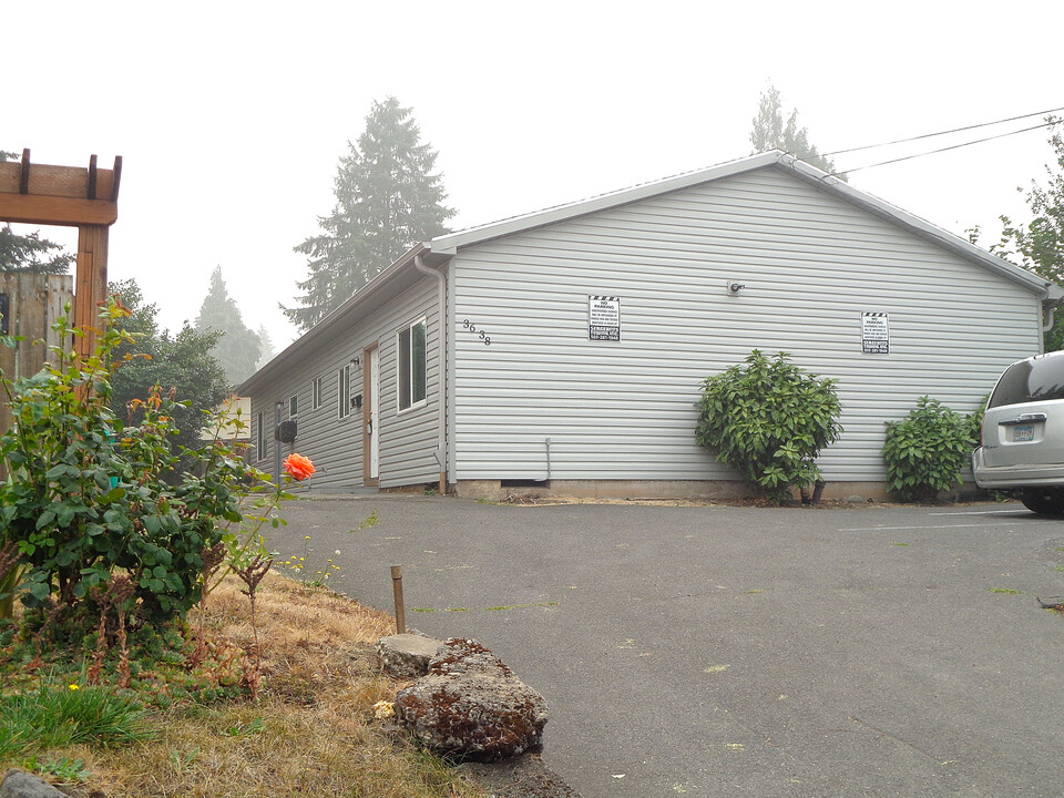 36 NE Lombard St in Portland, OR - Building Photo