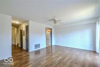 8527 Canterbury Square E in Indianapolis, IN - Building Photo - Building Photo