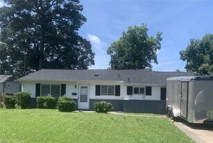 405 Declaration Rd in Virginia Beach, VA - Building Photo