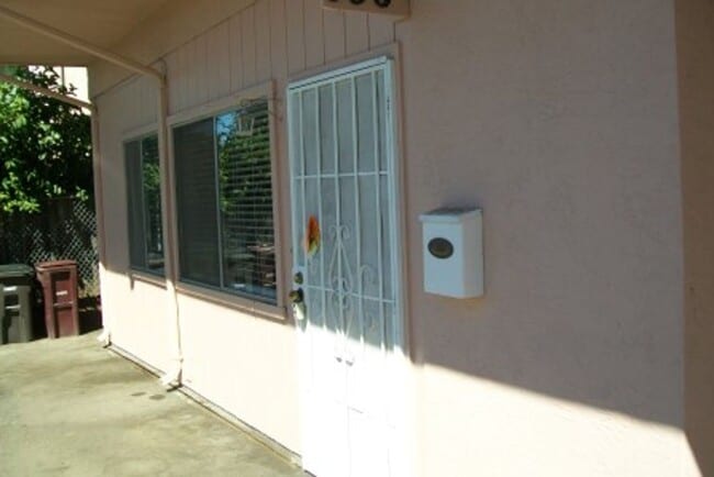 996-998 Torrano Ave in Hayward, CA - Building Photo - Building Photo