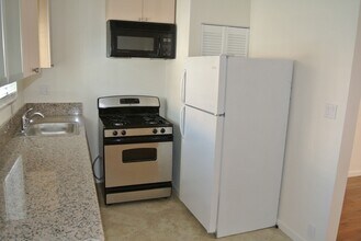 2616 La Cienega Ave in Los Angeles, CA - Building Photo - Building Photo