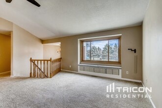 9864 Wake St NE in Circle Pines, MN - Foto de edificio - Building Photo