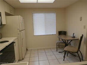 11300 Caravel Cir in Ft. Myers, FL - Building Photo - Building Photo