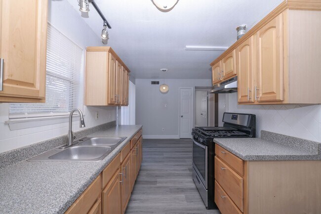 9834 Denning Dr in Houston, TX - Building Photo - Building Photo