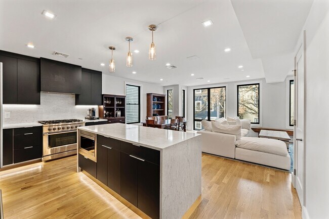 8 Mercer, Unit 3 in Boston, MA - Building Photo - Building Photo