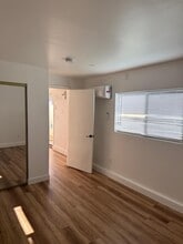 6624 1/2 Blewett Ave in Van Nuys, CA - Foto de edificio - Building Photo