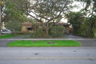 1124 NE 7th St in Hallandale Beach, FL - Building Photo - Building Photo