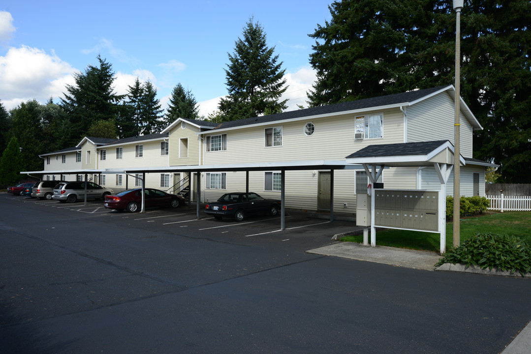 Castle Apartments in Vancouver, WA - Building Photo