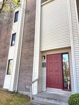 137 Burgundy Hill Ln in Middletown, CT - Building Photo
