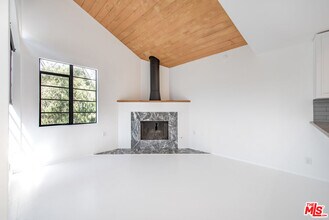 29235 Heathercliff Rd in Malibu, CA - Building Photo - Building Photo