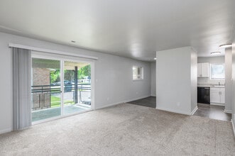 Autumn Lakes Apartments in Newport News, VA - Foto de edificio - Interior Photo