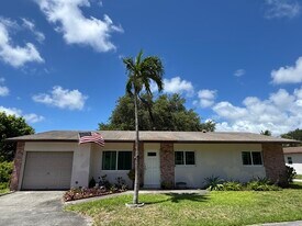 2615 SW Natura Ave in Deerfield Beach, FL - Building Photo
