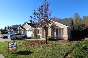 2222 Drexel Way in Redding, CA - Building Photo