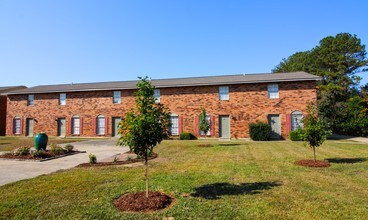 Longleaf Pointe Apartments in Hattiesburg, MS - Building Photo - Building Photo