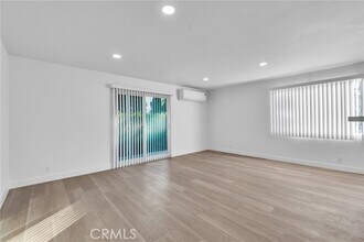 625 Orizaba Ave-Unit -4 in Long Beach, CA - Foto de edificio - Building Photo