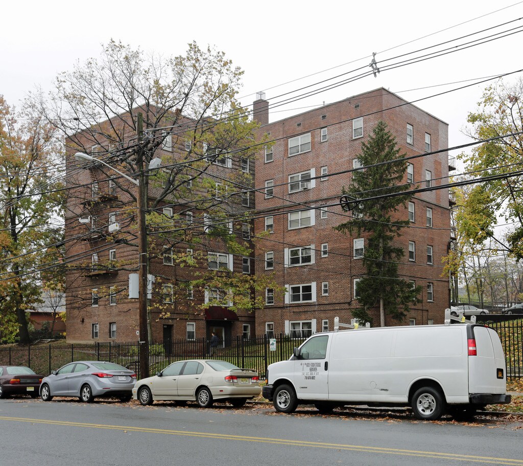 Parkwood Place Apartments in Newark, NJ
