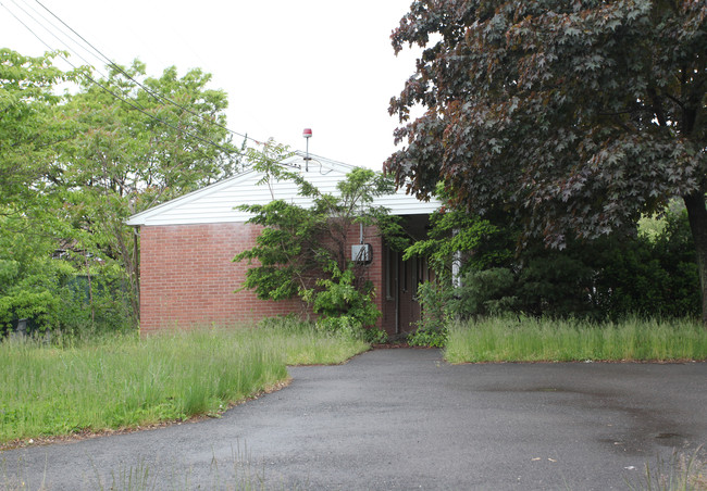 582 Burnside Ave in East Hartford, CT - Foto de edificio - Building Photo