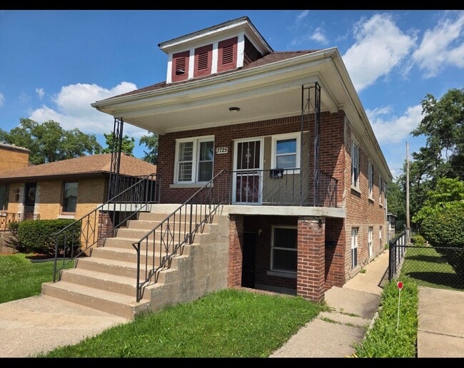 3725 Monroe St