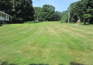 11 Center View Rd in Woodbridge, CT - Building Photo - Building Photo