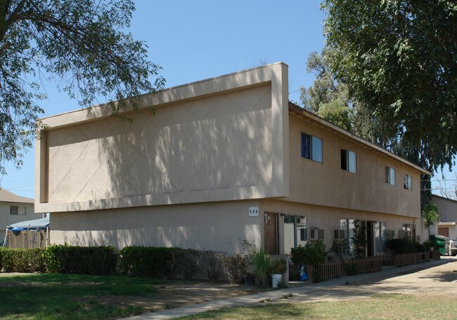 904 River Rd in Corona, CA - Building Photo - Building Photo