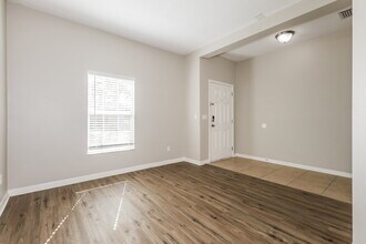 720 Parker Den Dr in Ruskin, FL - Foto de edificio - Building Photo