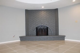 6239 Hollow Pines Dr in Houston, TX - Building Photo - Building Photo