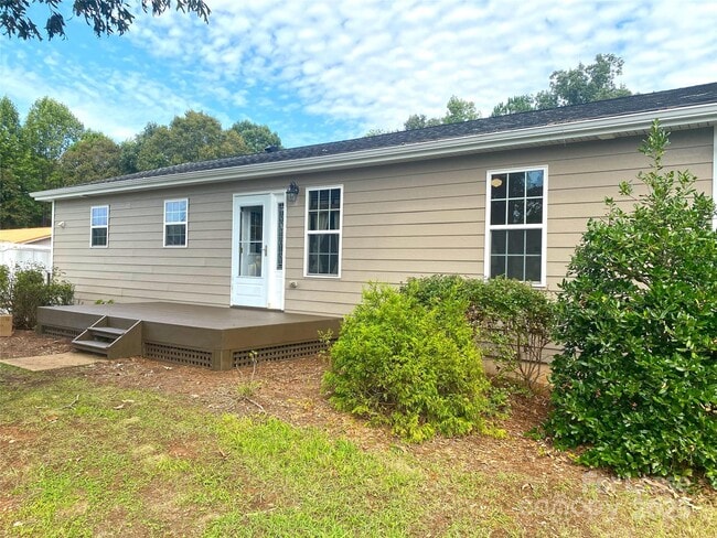 1304 Mollys Backbone Rd in Catawba, NC - Building Photo - Building Photo