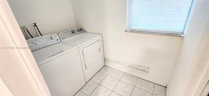 1802 N 22nd Ave in Hollywood, FL - Building Photo - Building Photo
