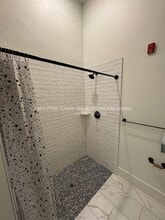 215 Main St in Barnesville, GA - Foto de edificio - Building Photo