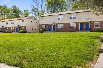 Glen Ridge Manor Townhomes and Flats (Indy... in Indianapolis, IN - Foto de edificio - Building Photo