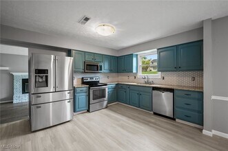 13971 Walking Stick Way in Strongsville, OH - Building Photo - Building Photo