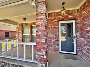 906 Moore St in Cedar Hill, TX - Building Photo - Building Photo