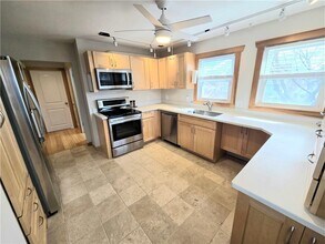 8 Caswell Ave in Newport, RI - Building Photo - Building Photo