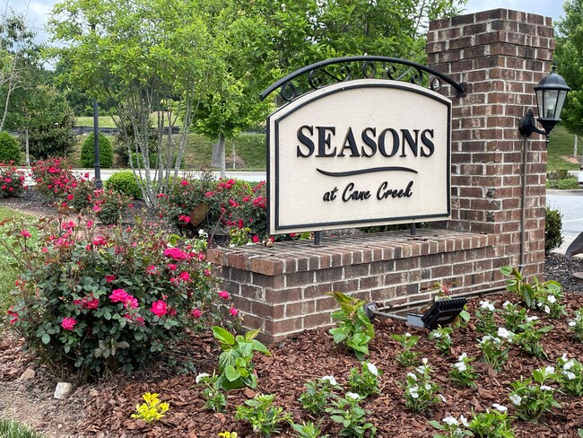 Seasons at Cane Creek in Fletcher, NC - Foto de edificio - Building Photo