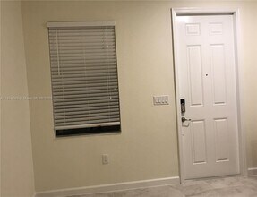 10390 W 33rd Ln in Hialeah, FL - Building Photo - Building Photo
