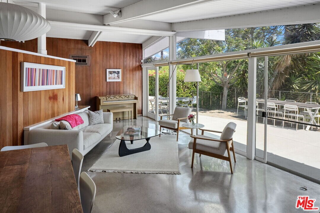 12400 Deerbrook Ln in Los Angeles, CA - Building Photo