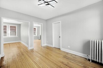 7031 S Chappel Chicago, IL 60649 in Chicago, IL - Foto de edificio - Building Photo