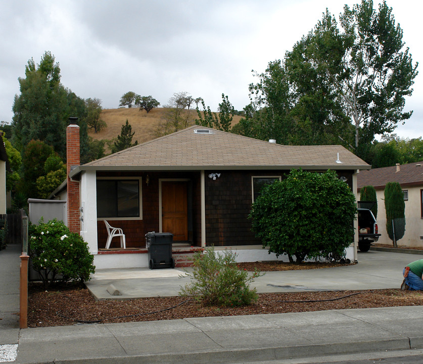 1133 3rd St in Novato, CA - Foto de edificio