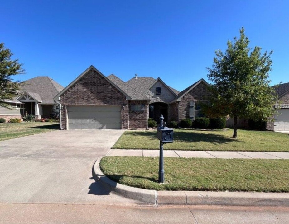 18720 Rush Springs Ln in Edmond, OK - Building Photo