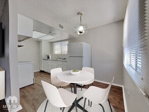 8125 N 33rd Dr in Phoenix, AZ - Foto de edificio - Building Photo