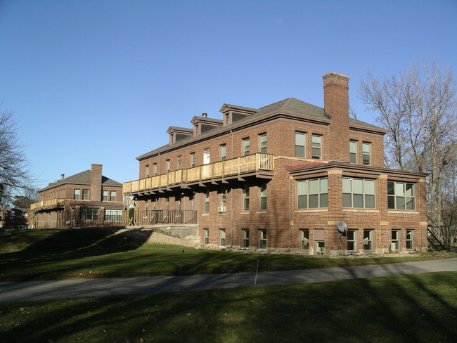 Maple View Apartments in Owatonna, MN - Building Photo - Building Photo