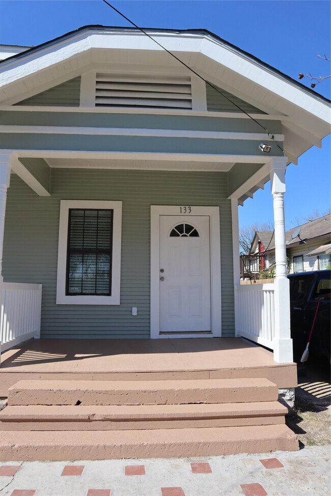 property at 131 N Maplewood St