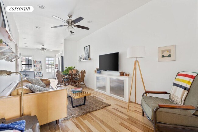 117 Roebling St in Brooklyn, NY - Building Photo - Building Photo