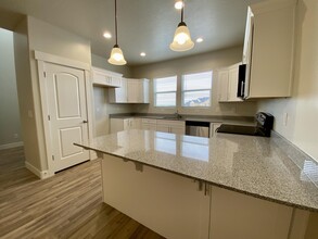 13926 S Champlin Peak Dr in Herriman, UT - Building Photo - Building Photo
