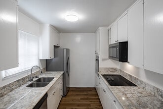 8110 Redlands St in Playa Del Rey, CA - Foto de edificio - Interior Photo