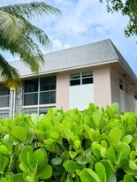 18081 SE Country Club Dr in Jupiter, FL - Building Photo