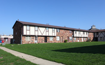 Brandenberry Square Apartments in Columbus, OH - Building Photo - Building Photo