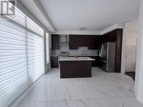 99 Grand Trunk Ave in Vaughan, ON - Building Photo - Building Photo