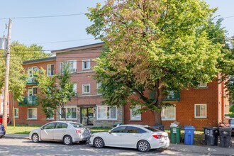 11899 Michel-Sarrazin Rue in Montréal, QC - Building Photo - Building Photo